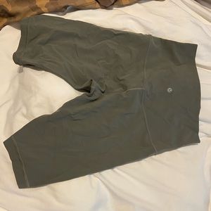 Lululemon sz 8 align shorts.
